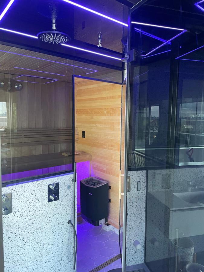 Above And Beyond - Luxe Suite Met Sauna En Stoomdouche Зандам Экстерьер фото